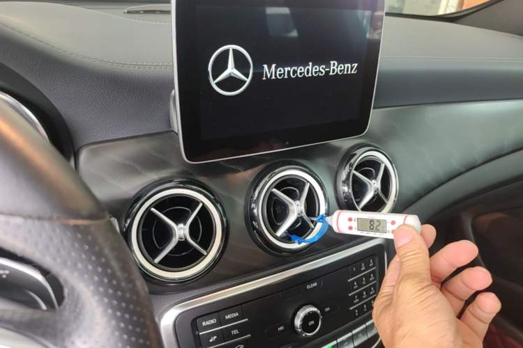 Used Mercedes-Benz GLA 2019 GLA 260 4MATIC Sport Edition Audio And AC Panel