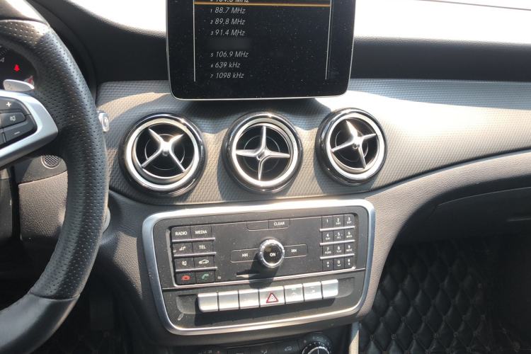 Used Mercedes-Benz GLA 2019 GLA 200 Dynamic Edition Audio And AC Panel