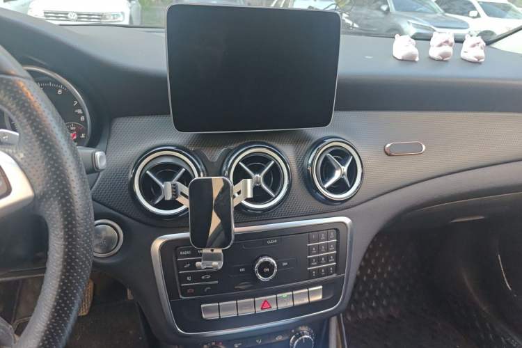 Used Mercedes-Benz GLA 2019 GLA 200 Dynamic Edition Audio And AC Panel