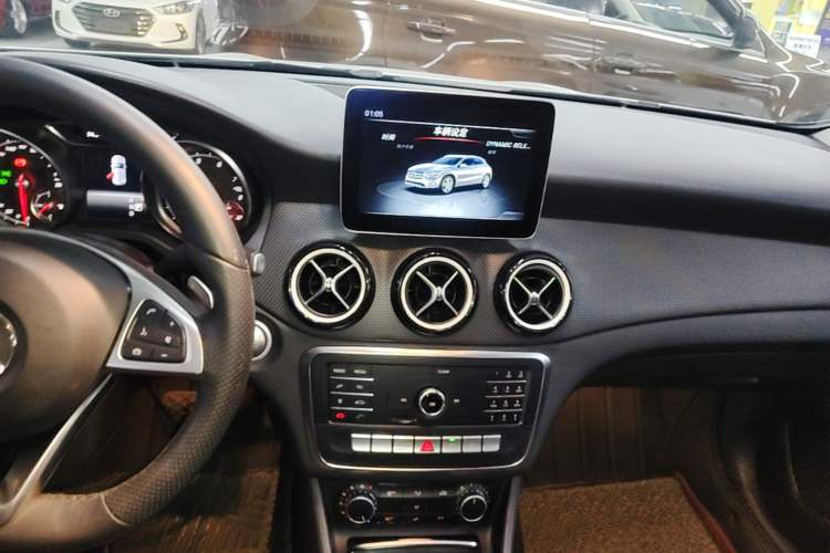 Used Mercedes-Benz GLA 2019 GLA 200 Dynamic Edition Audio And AC Panel