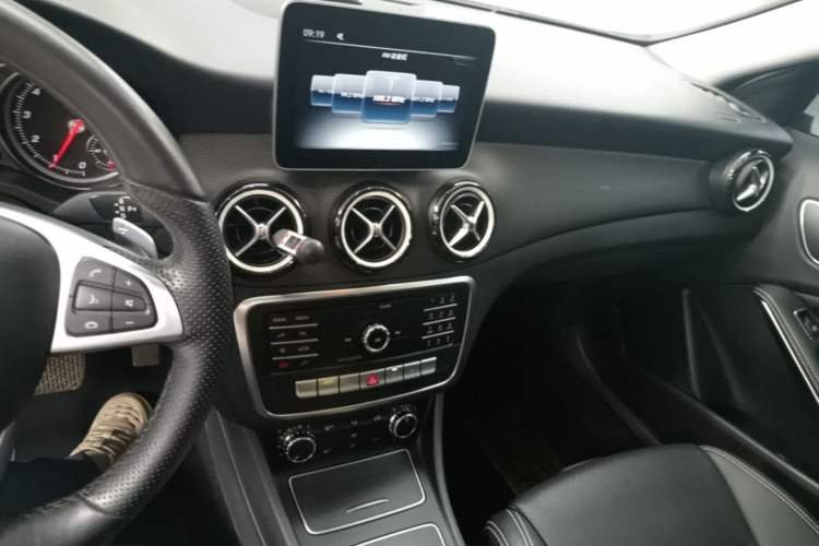 Used Mercedes-Benz GLA 2019 GLA 200 Dynamic Edition Audio And AC Panel