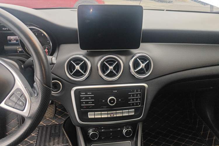 Used Mercedes-Benz GLA 2019 GLA 200 Dynamic Edition Audio And AC Panel