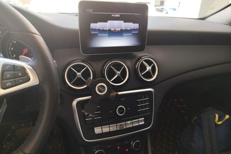 Used Mercedes-Benz GLA 2019 GLA 200 Dynamic Edition Audio And AC Panel