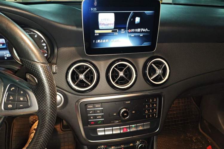 Used Mercedes-Benz GLA 2019 GLA 200 Dynamic Edition Audio And AC Panel