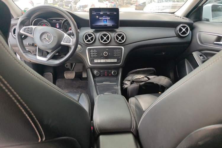 Used Mercedes-Benz GLA 2019 GLA 200 Dynamic Edition Audio And AC Panel