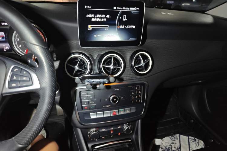 Used Mercedes-Benz GLA 2019 GLA 200 Dynamic Edition Audio And AC Panel