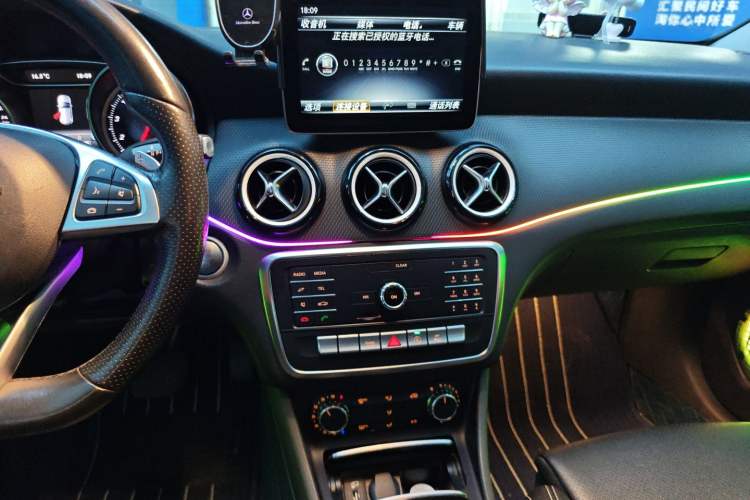 Used Mercedes-Benz GLA 2019 GLA 200 Dynamic Edition Audio And AC Panel