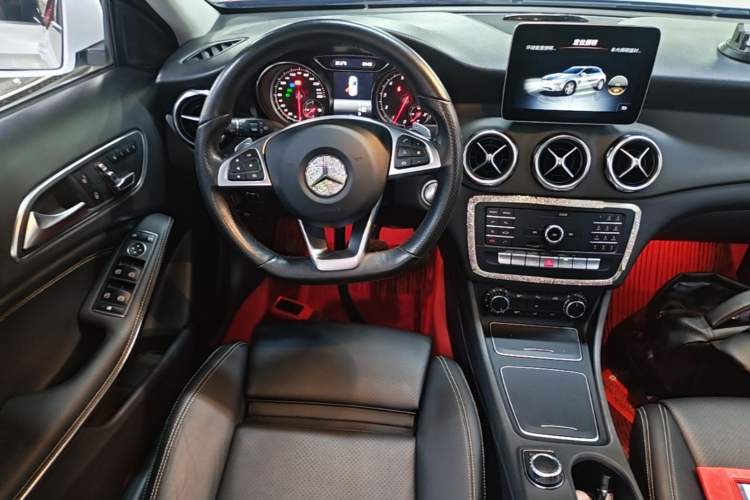 Used Mercedes-Benz GLA 2019 GLA 200 Dynamic Edition Audio And AC Panel