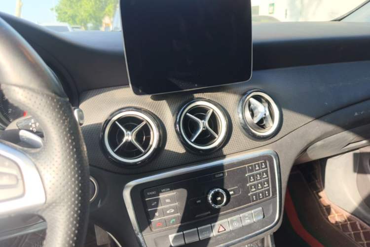 Used Mercedes-Benz GLA 2019 GLA 200 Dynamic Edition Audio And AC Panel
