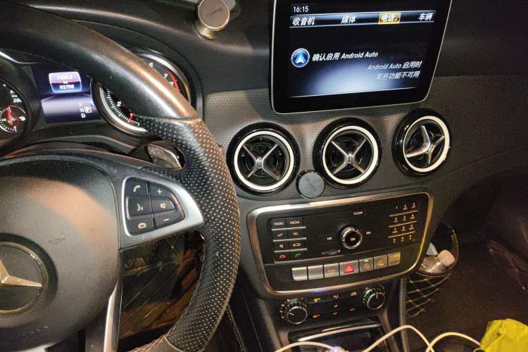 Used Mercedes-Benz GLA 2019 GLA 200 Dynamic Edition Audio And AC Panel