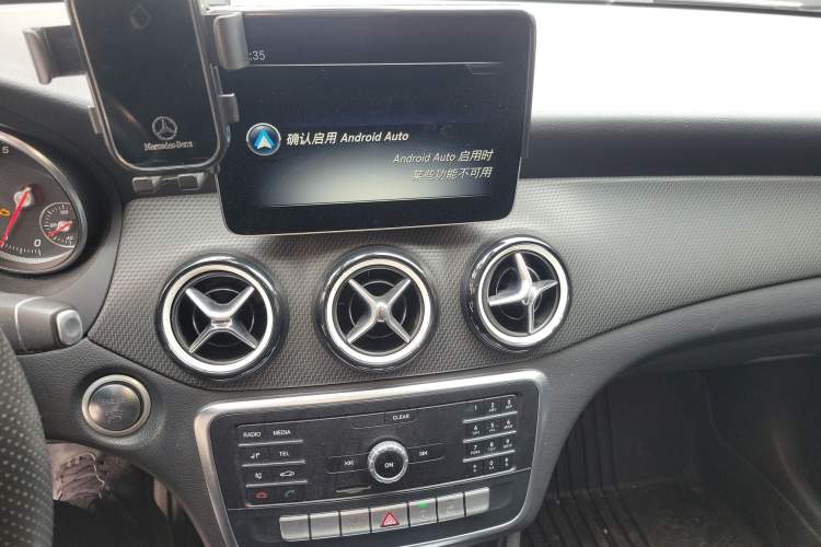 Used Mercedes-Benz GLA 2019 GLA 200 Dynamic Edition Audio And AC Panel