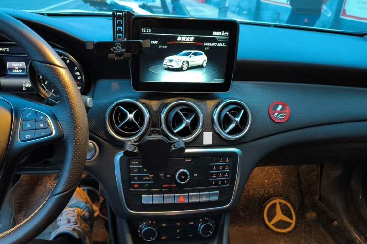 Used Mercedes-Benz GLA 2019 GLA 200 Dynamic Edition Audio And AC Panel