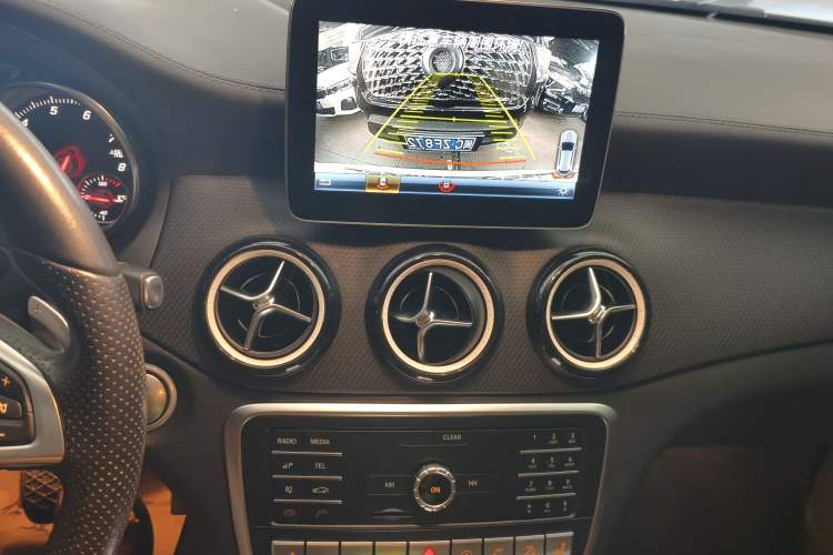 Used Mercedes-Benz GLA 2019 GLA 220 4MATIC Sport Edition Audio And AC Panel