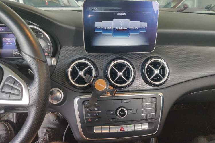 Used Mercedes-Benz GLA 2019 GLA 200 Dynamic Edition Audio And AC Panel