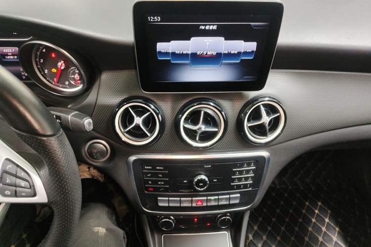 Used Mercedes-Benz GLA 2019 GLA 200 Dynamic Edition Audio And AC Panel