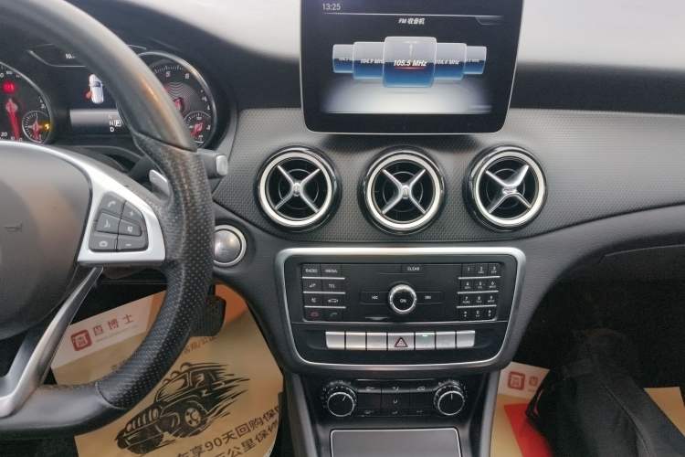 Used Mercedes-Benz GLA 2019 GLA 200 Dynamic Edition Audio And AC Panel
