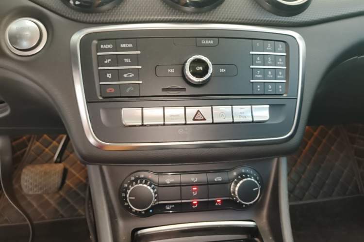 Used Mercedes-Benz GLA 2019 GLA 200 Dynamic Edition Audio And AC Panel