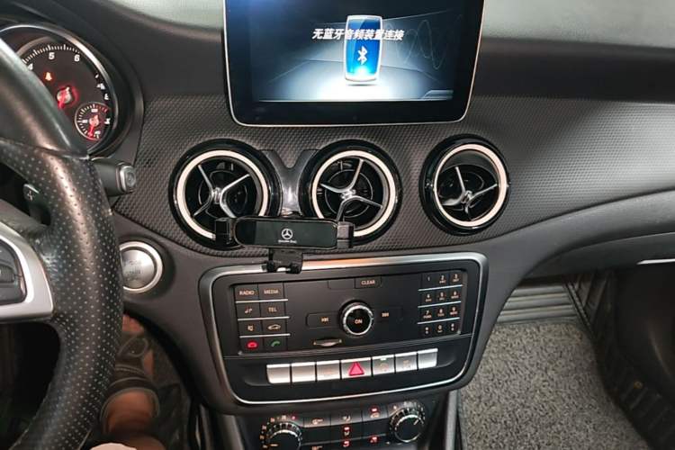 Used Mercedes-Benz GLA 2019 GLA 200 Dynamic Edition Audio And AC Panel
