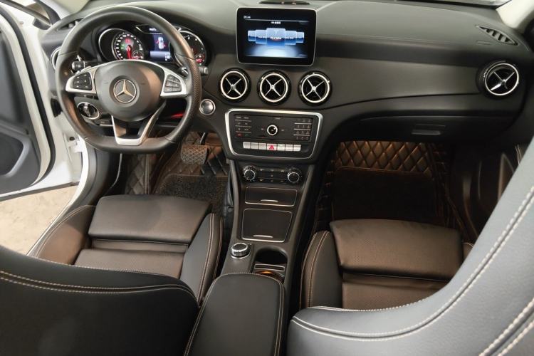 Used Mercedes-Benz GLA 2019 GLA 200 Fashion Model Center Console