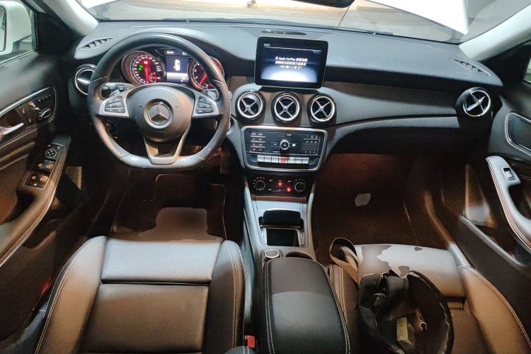 Used Mercedes-Benz GLA 2019 GLA 200 Dynamic Edition Center Console