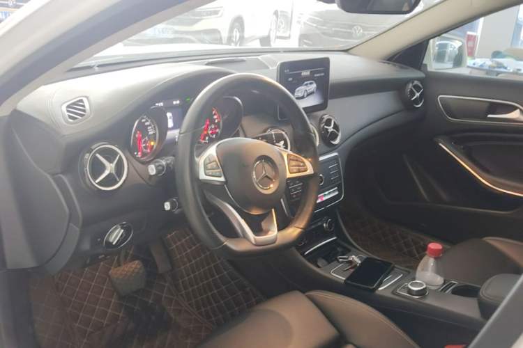 Used Mercedes-Benz GLA 2019 GLA 200 Fashion Model Center Console