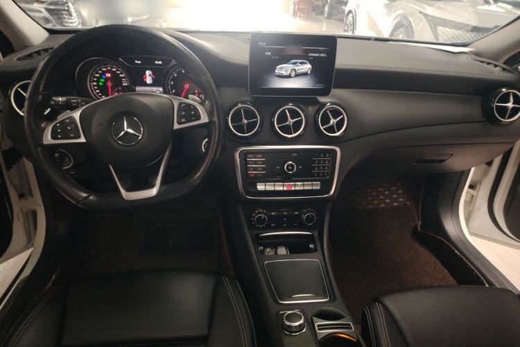 Used Mercedes-Benz GLA 2019 GLA 200 Fashion Model Center Console