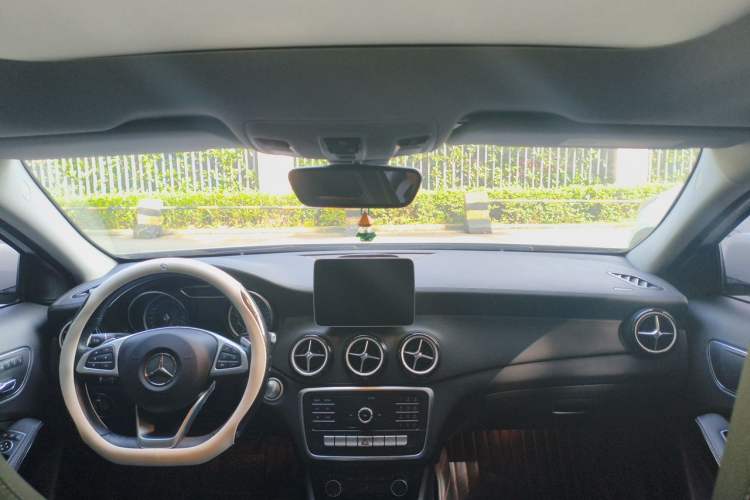 Used Mercedes-Benz GLA 2019 GLA 200 Fashion Model Center Console