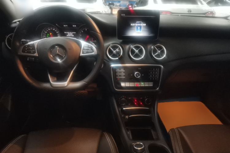 Used Mercedes-Benz GLA 2019 GLA 200 Dynamic Edition Center Console