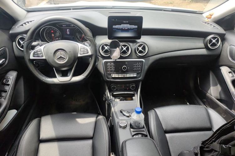 Used Mercedes-Benz GLA 2019 GLA 200 Dynamic Edition Center Console