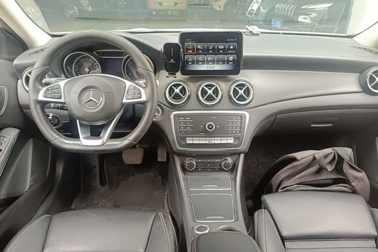 Used Mercedes-Benz GLA 2019 GLA 200 Fashion Model Center Console