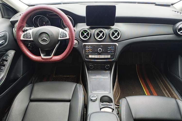 Used Mercedes-Benz GLA 2019 GLA 200 Dynamic Edition Center Console