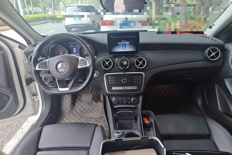 Used Mercedes-Benz GLA 2019 GLA 200 Fashion Model Center Console