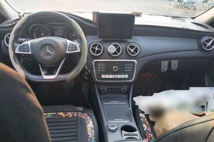 Used Mercedes-Benz GLA 2019 GLA 200 Fashion Model Center Console