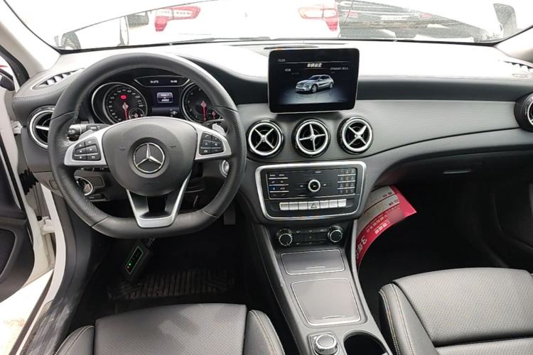 Used Mercedes-Benz GLA 2019 GLA 200 Fashion Model Center Console