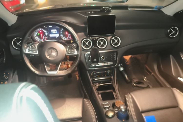 Used Mercedes-Benz GLA 2019 GLA 200 Dynamic Edition Center Console