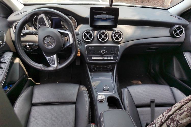 Used Mercedes-Benz GLA 2019 GLA 200 Fashion Model Center Console