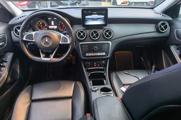 Used Mercedes-Benz GLA 2019 GLA 200 Fashion Model Center Console