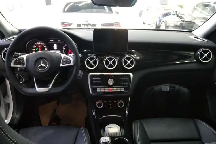 Used Mercedes-Benz GLA 2019 GLA 200 Fashion Model Center Console