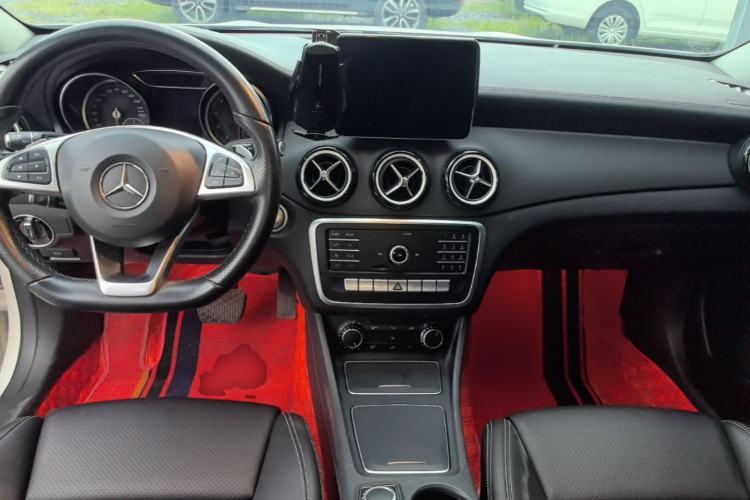 Used Mercedes-Benz GLA 2019 GLA 200 Fashion Model Center Console