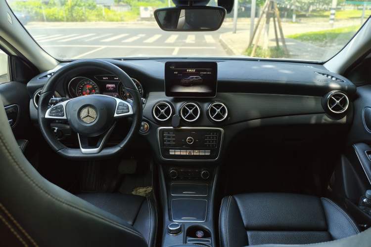 Used Mercedes-Benz GLA 2019 GLA 200 Fashion Model Center Console