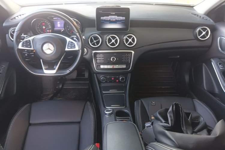 Used Mercedes-Benz GLA 2019 GLA 200 Fashion Model Center Console