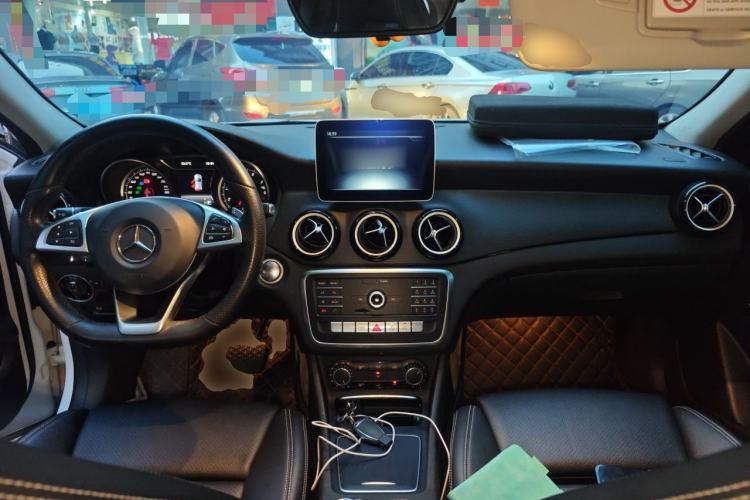 Used Mercedes-Benz GLA 2019 GLA 200 Dynamic Edition Center Console