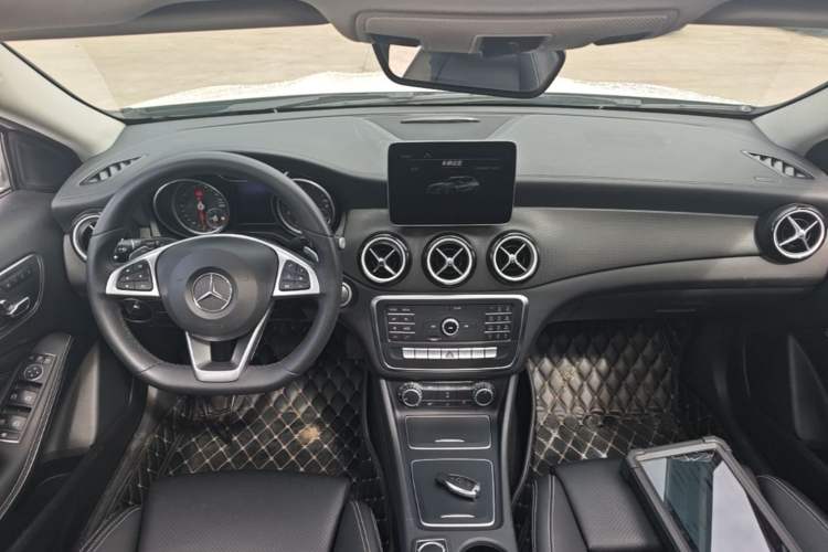 Used Mercedes-Benz GLA 2019 GLA 200 Fashion Model Center Console