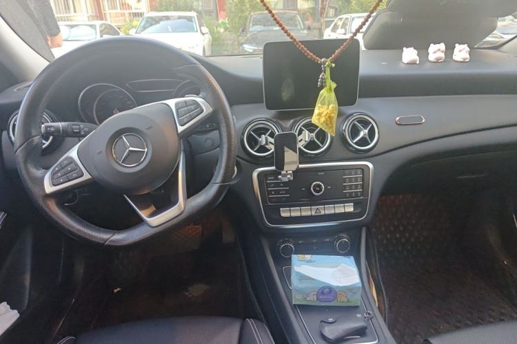Used Mercedes-Benz GLA 2019 GLA 200 Dynamic Edition Center Console