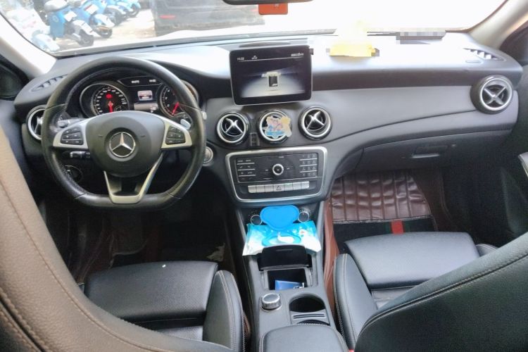 Used Mercedes-Benz GLA 2019 GLA 200 Dynamic Edition Center Console