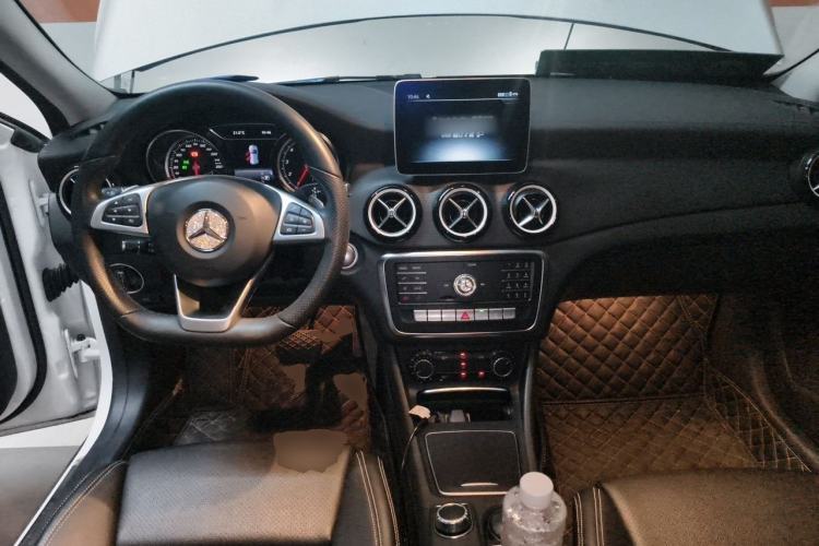 Used Mercedes-Benz GLA 2019 GLA 200 Fashion Model Center Console