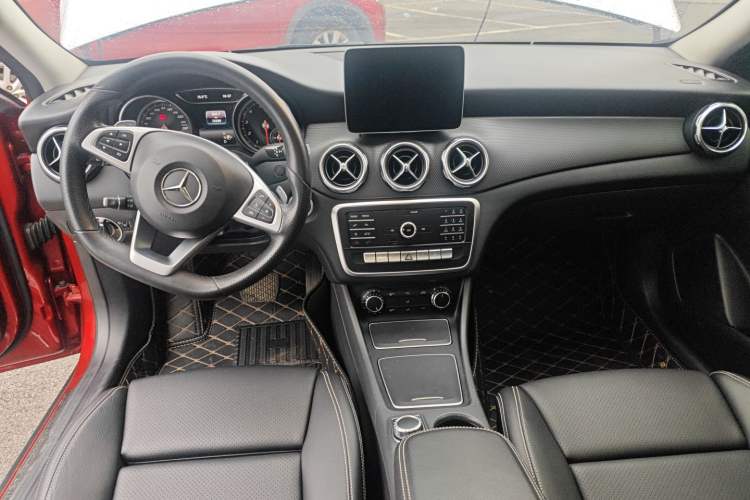 Used Mercedes-Benz GLA 2019 GLA 200 Dynamic Edition Center Console