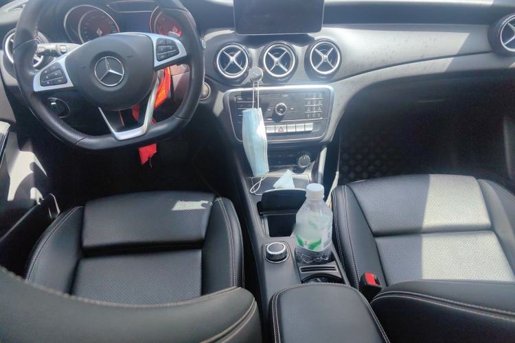 Used Mercedes-Benz GLA 2019 GLA 200 Dynamic Edition Center Console