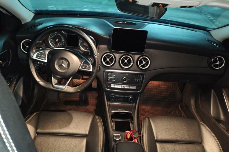 Used Mercedes-Benz GLA 2019 GLA 200 Dynamic Edition Center Console