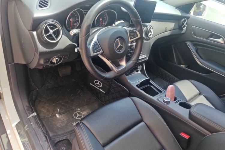 Used Mercedes-Benz GLA 2019 GLA 200 Dynamic Edition Center Console